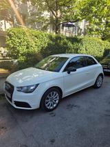 Audi A1 1.6 TDI 66kW S tronic 8xAlu SHZ NAVI PDC - Audi A1 8X mit Diesel-Antrieb