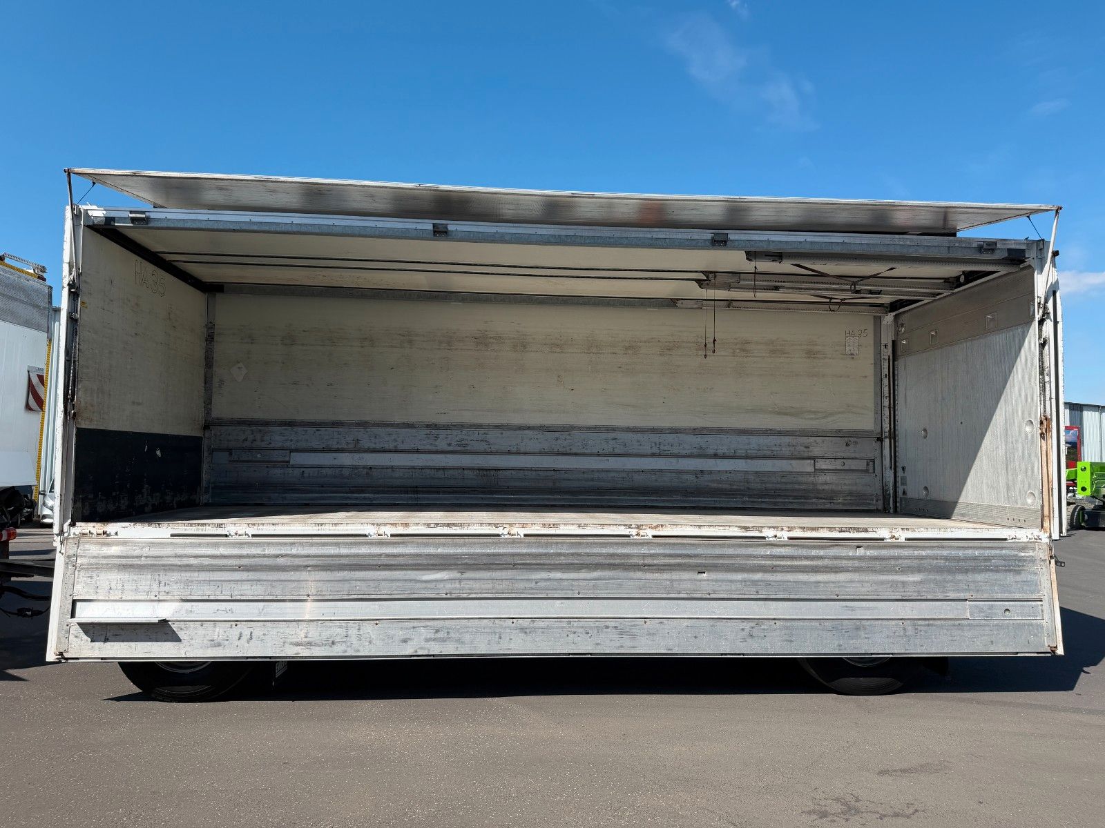 Fahrzeugabbildung Andere Ewers PRASQ 18 Schwenkwand SAF LBW BÄR 2.500kg
