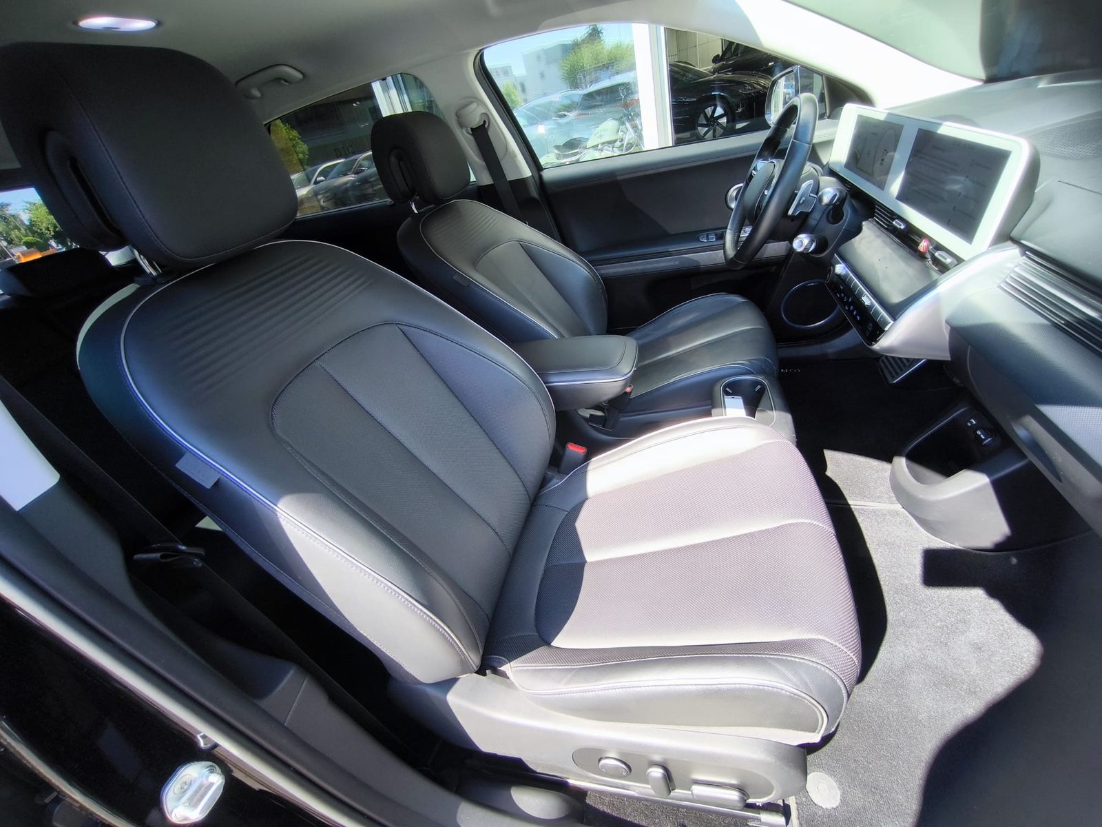Fahrzeugabbildung Hyundai Ioniq 5 Uniq LED+HEAD+NAVI+SHZ+360°+ACC+BOSE+19"