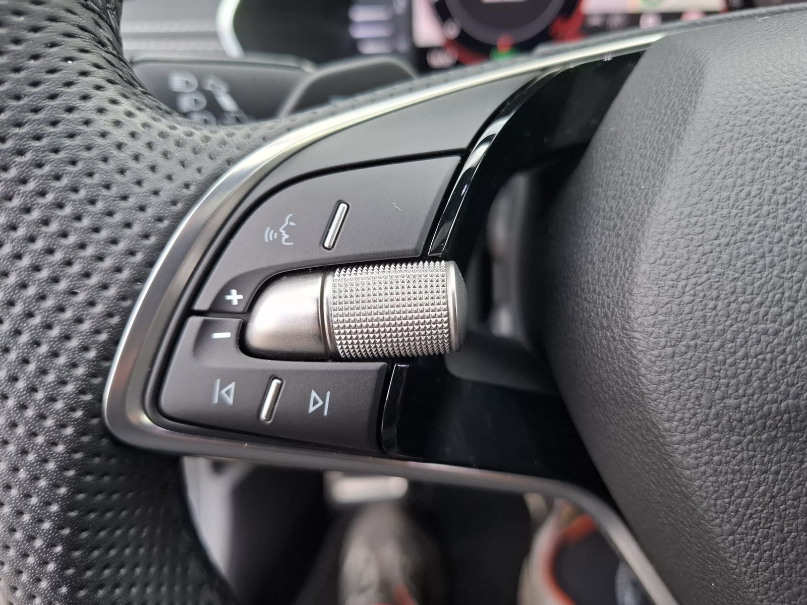 Fahrzeugabbildung SKODA Octavia 1.5 DSG Sportline PANO*MATRIX*AHK*5J.GAR