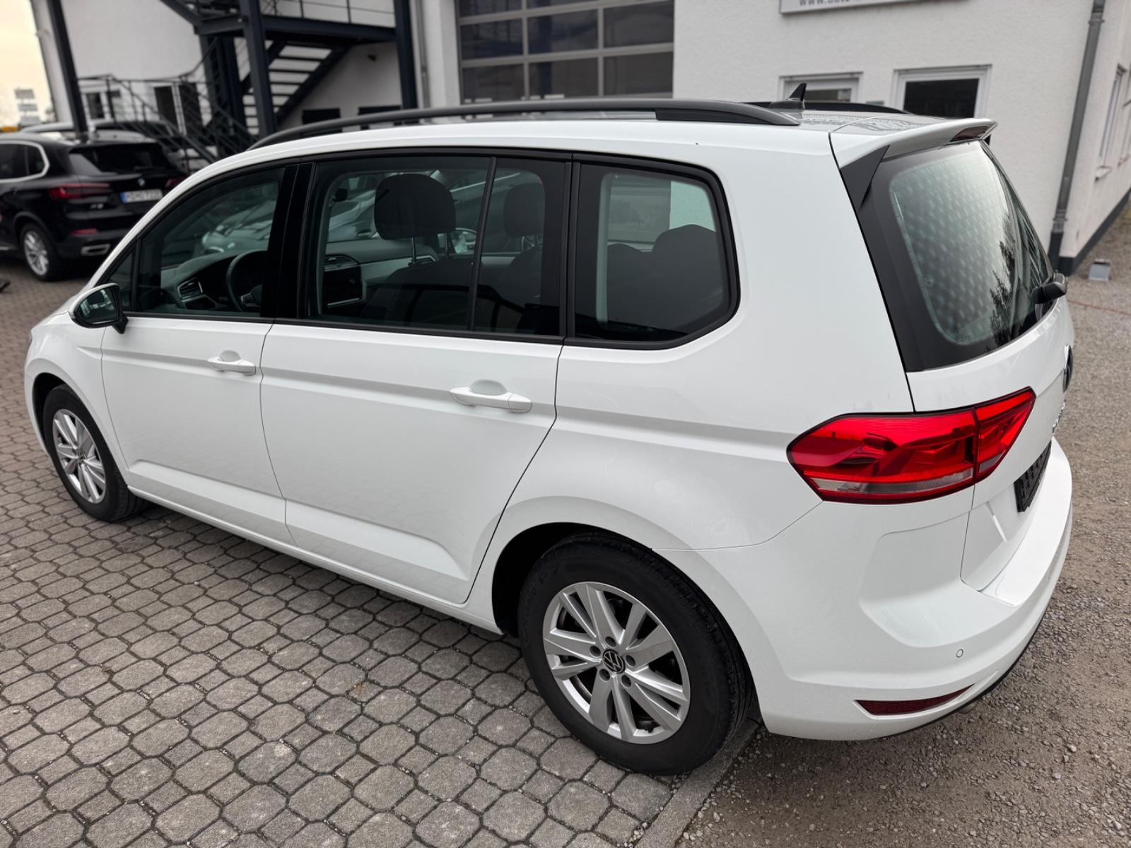 Volkswagen Touran Comfortline DSG AHK LED Sitzheizung
