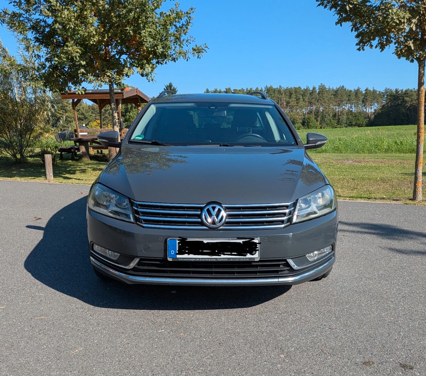Volkswagen Passat 2011 — вигляд ззаду