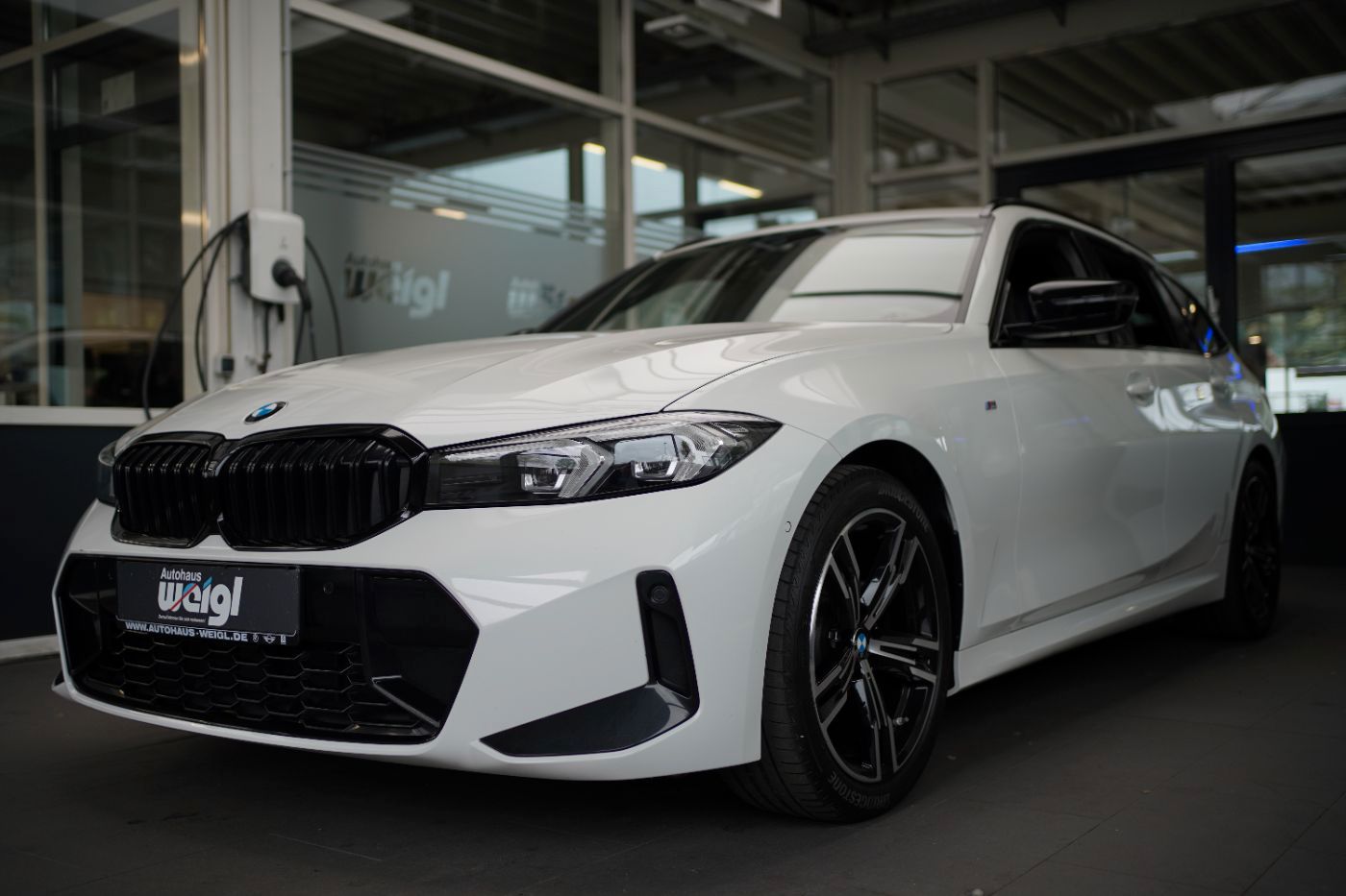 Fahrzeugabbildung BMW 320iA M Sport +Parking Assistant+Driving Assista