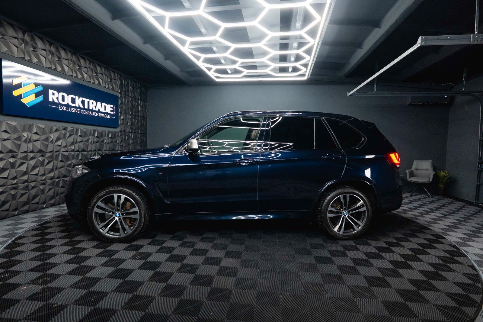 Fahrzeugabbildung BMW X5 M50d Performance *Pano*CarPlay*DAB*360°*  19%