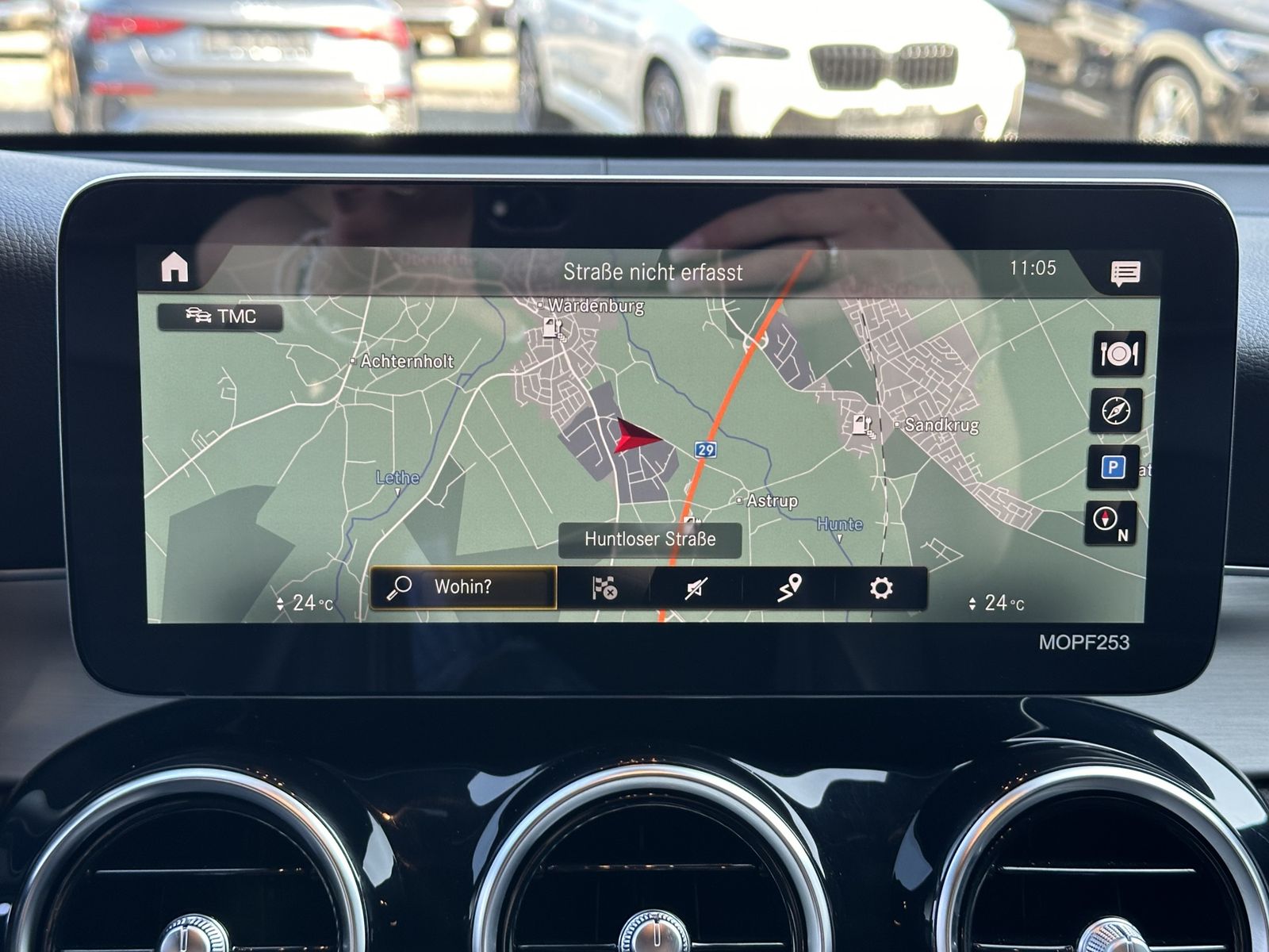 Fahrzeugabbildung Mercedes-Benz GLC 300de 4M AMG-Line NAV+LED+AHK+KAMERA+CARPLAY