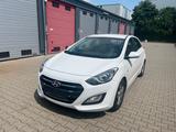 Hyundai i30 blue Classic - Hyundai i30 mit Diesel-Antrieb: Limousine