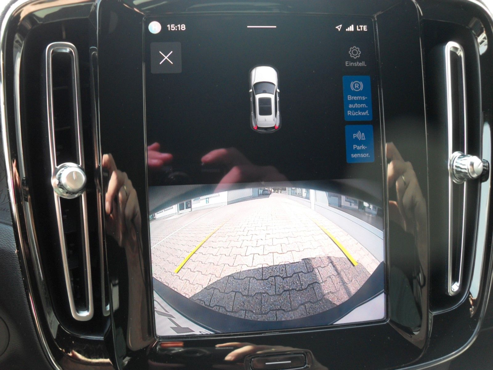 Fahrzeugabbildung Volvo XC 40 Plus Recharge Pure Electric 2WD |AHK | LED