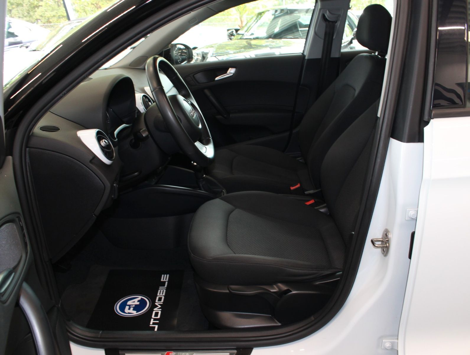 Fahrzeugabbildung Audi A1 Sportback Attraction 1.2 TFSI S line