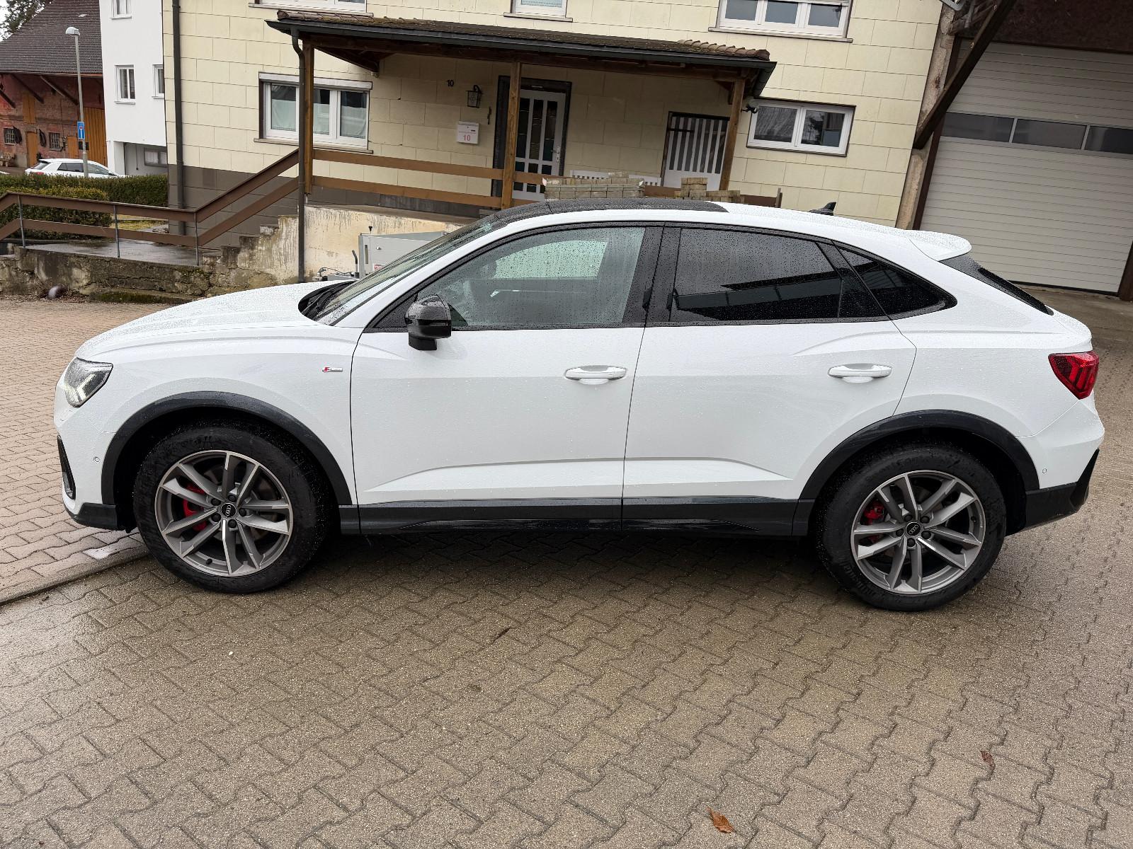 Audi Q3 Sportback 40 TFSI quattro S line, fast VOLL