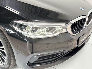 Fahrzeugabbildung BMW 520d xD Sport Line DAB Kamera NaviPro HUD Alarm