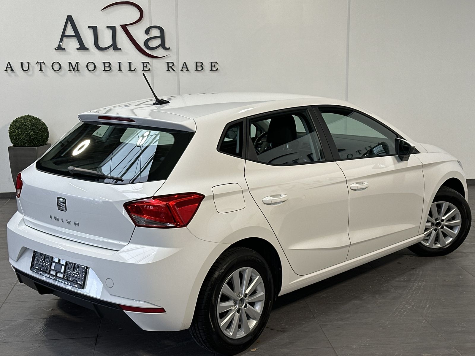 Fahrzeugabbildung SEAT Ibiza 1.0 TSI Style 5-Türer NAV+LED+CARPLAY+1HD