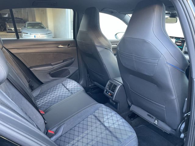 Golf VIII 2.0 TDI DSG R-Line AHK/Kamera/HUD/Navi