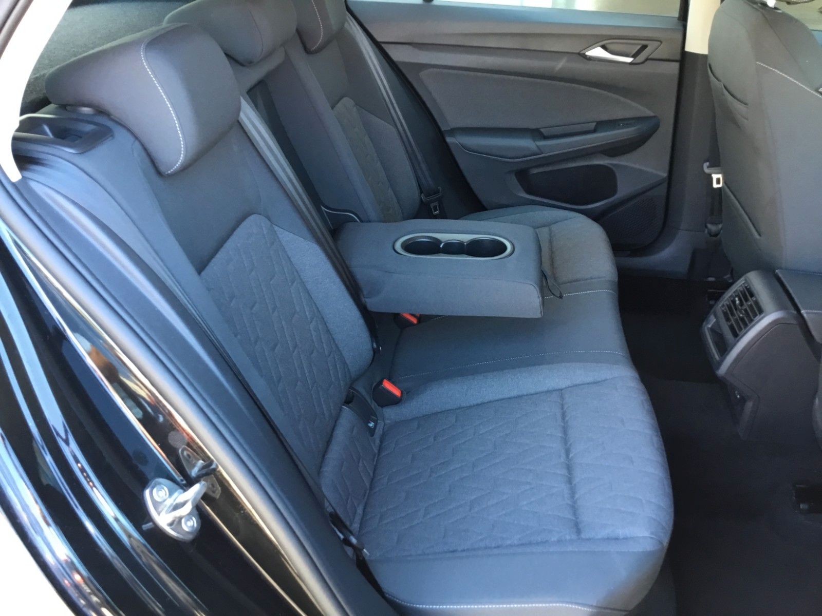 Fahrzeugabbildung Volkswagen Golf 1.5 eTSI DSG Life+AHK+LED+Kamera+Navi
