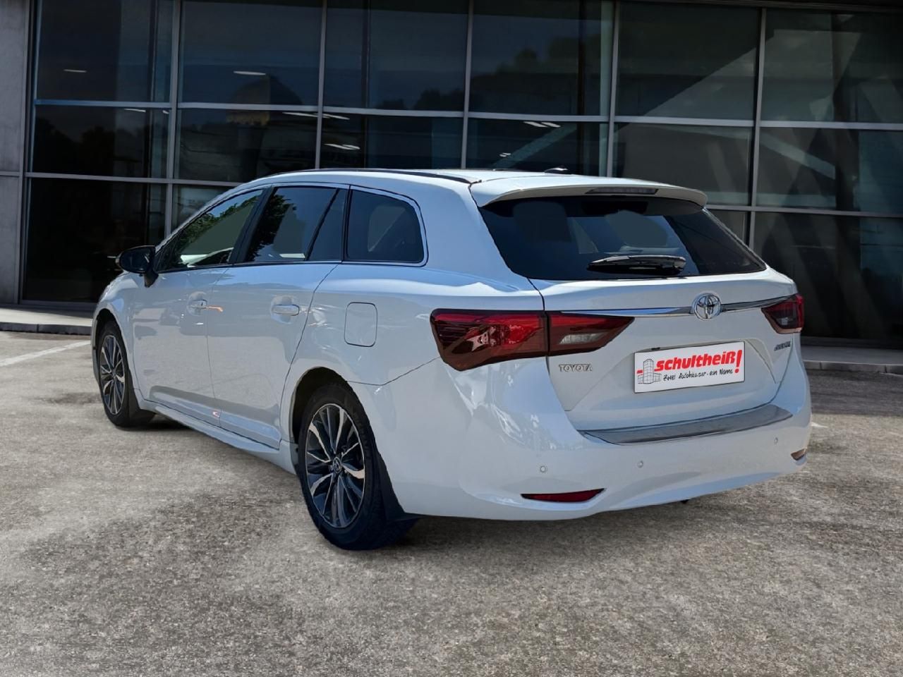 Fahrzeugabbildung Toyota Avensis Touring Sports Business Edition