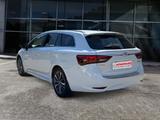 Toyota Avensis Touring Sports Business Edition - weiße Toyota Avensis