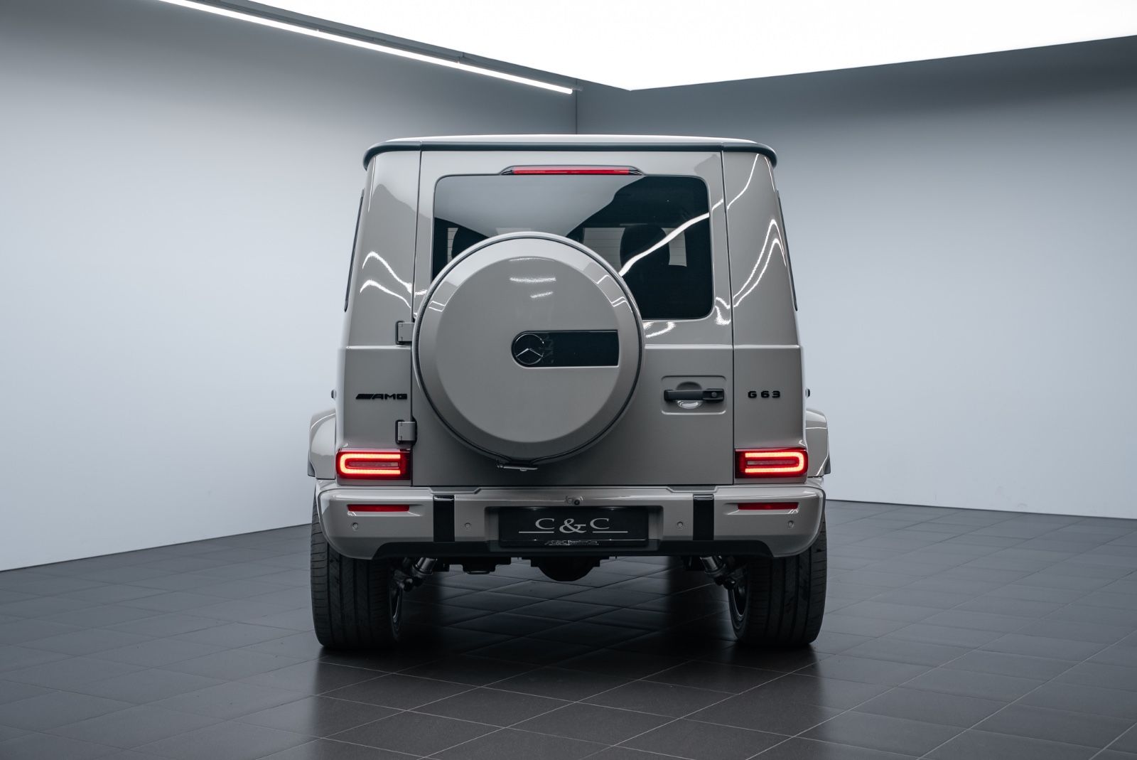 Fahrzeugabbildung Mercedes-Benz G 63/MY 2027/ SUPERIOR/CARBON