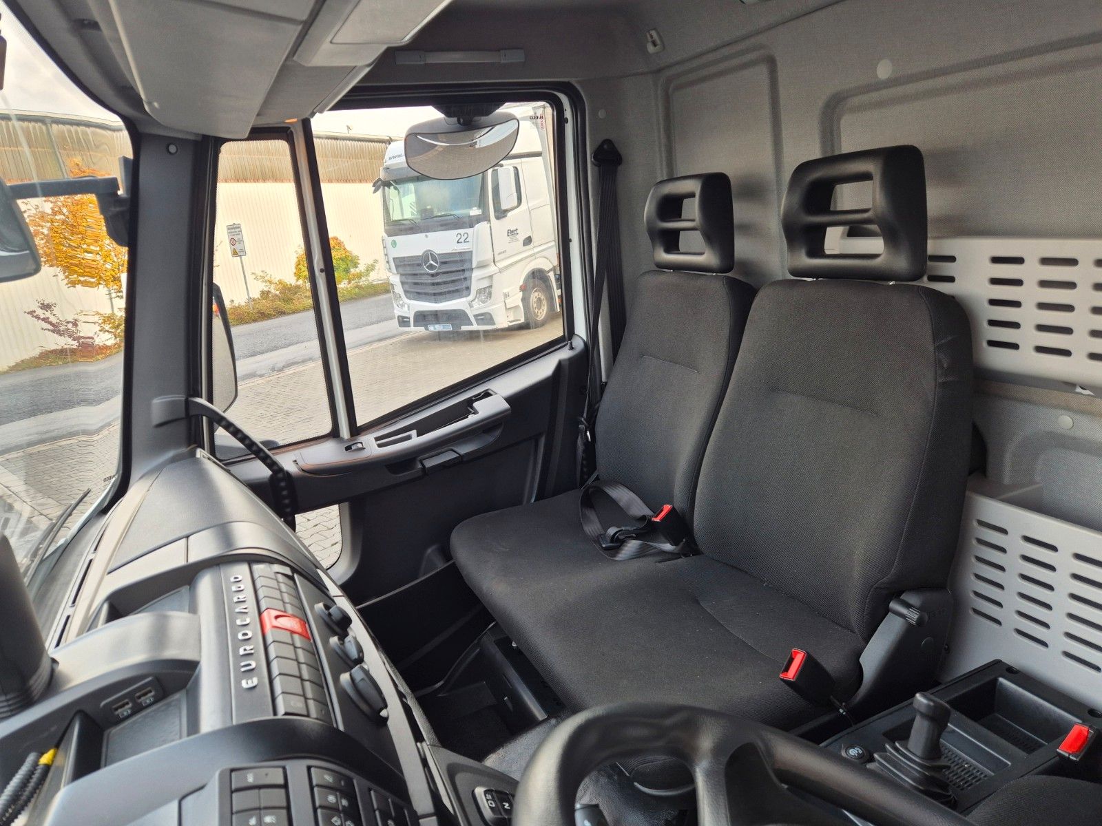 Fahrzeugabbildung Iveco Eurocargo 75-210 Koffer LBW