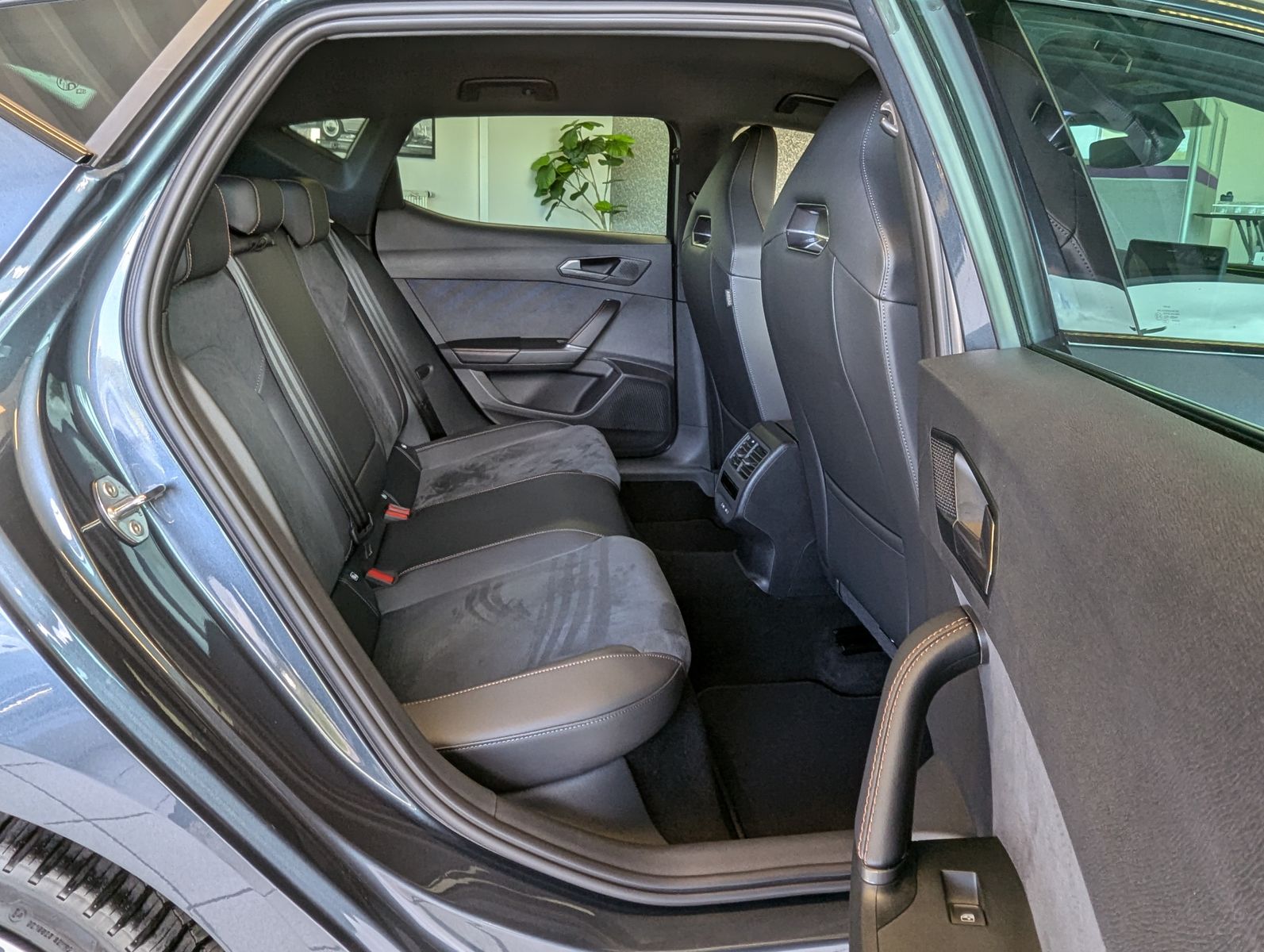 CUPRA Leon 1.5 eTSI DSG Dynamic-Edge-Assist-XL Memory - Image 14