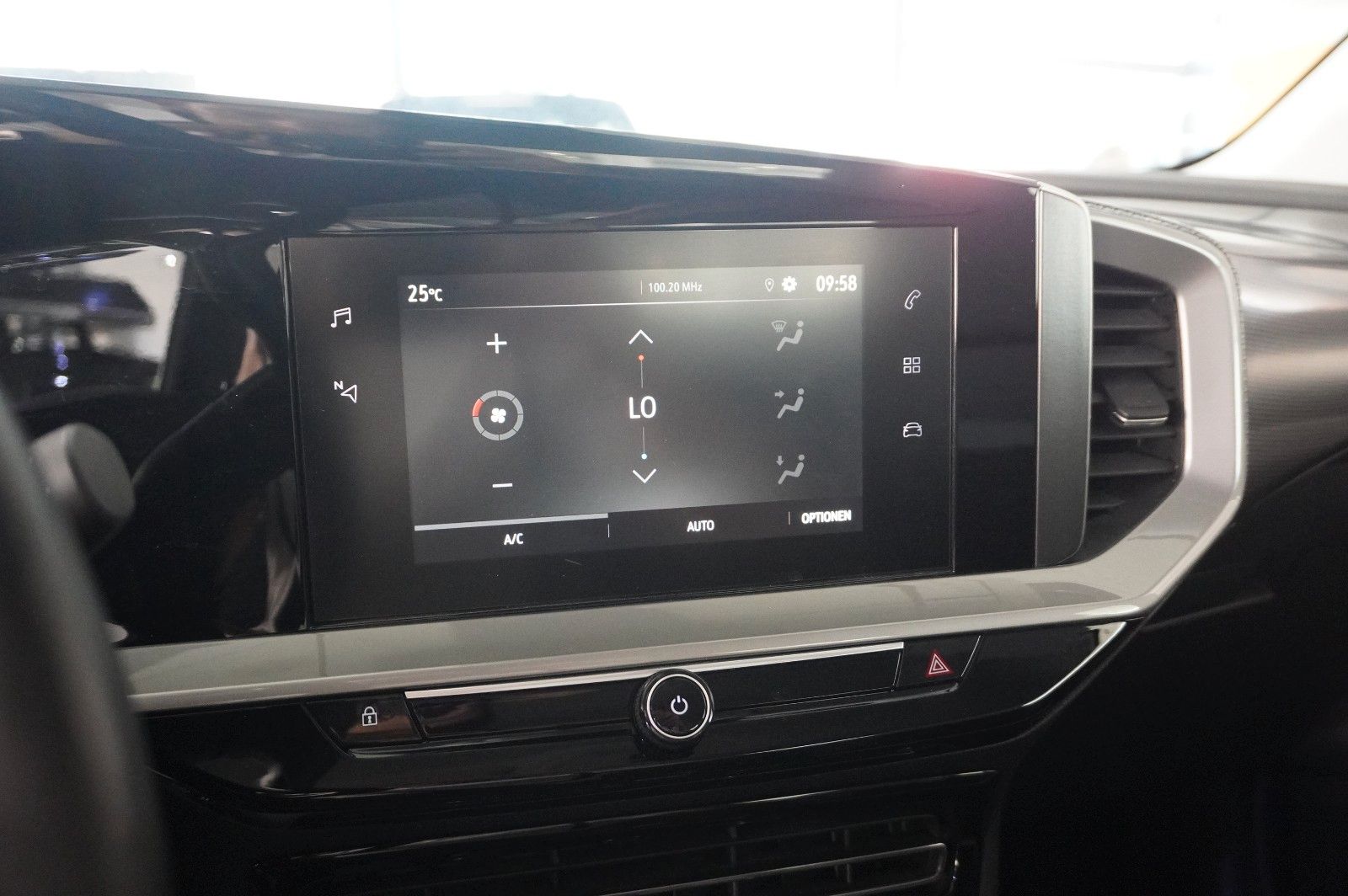 Fahrzeugabbildung Opel Mokka-e ELEGANCE 3-PHASIG NAVI/LED/KAMERA/DAB+