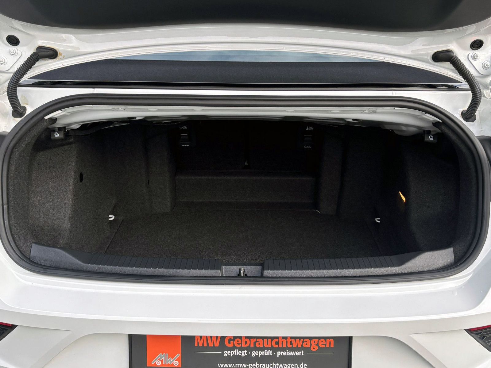 Fahrzeugabbildung Volkswagen T-Roc Cabrio 1.5TSI DSG R-Line ACC KAM LED SHZ