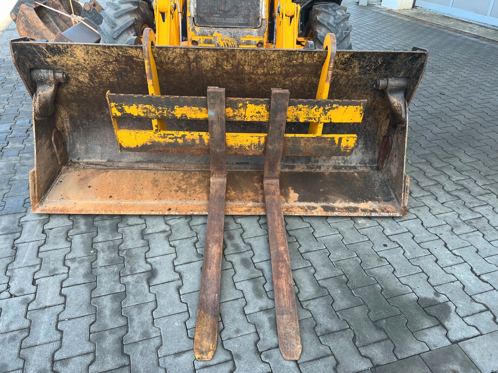 Fahrzeugabbildung JCB 3CX / 9.030h / Löffelpaket / Gabel / Schaufel