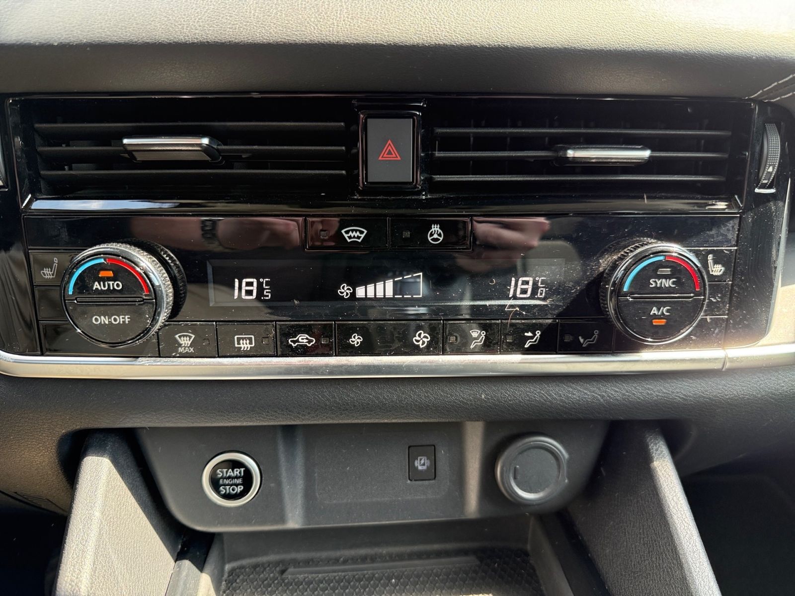 Fahrzeugabbildung Nissan Qashqai 1.3 DIG-T Acenta *360°-KAMERA*NAVI*WINTE