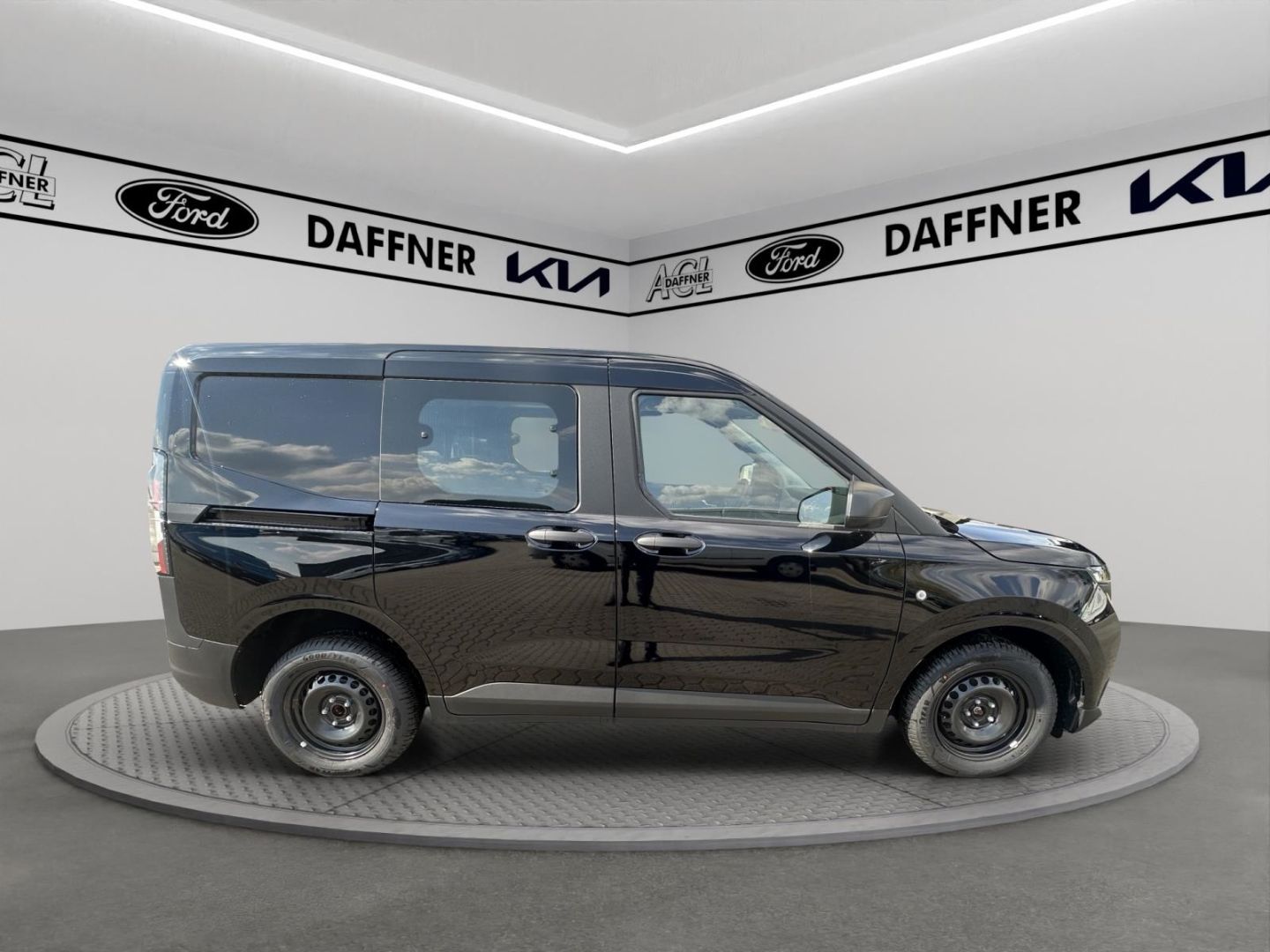Fahrzeugabbildung Ford Transit Courier Trend Doppelkabine Apple CarPlay