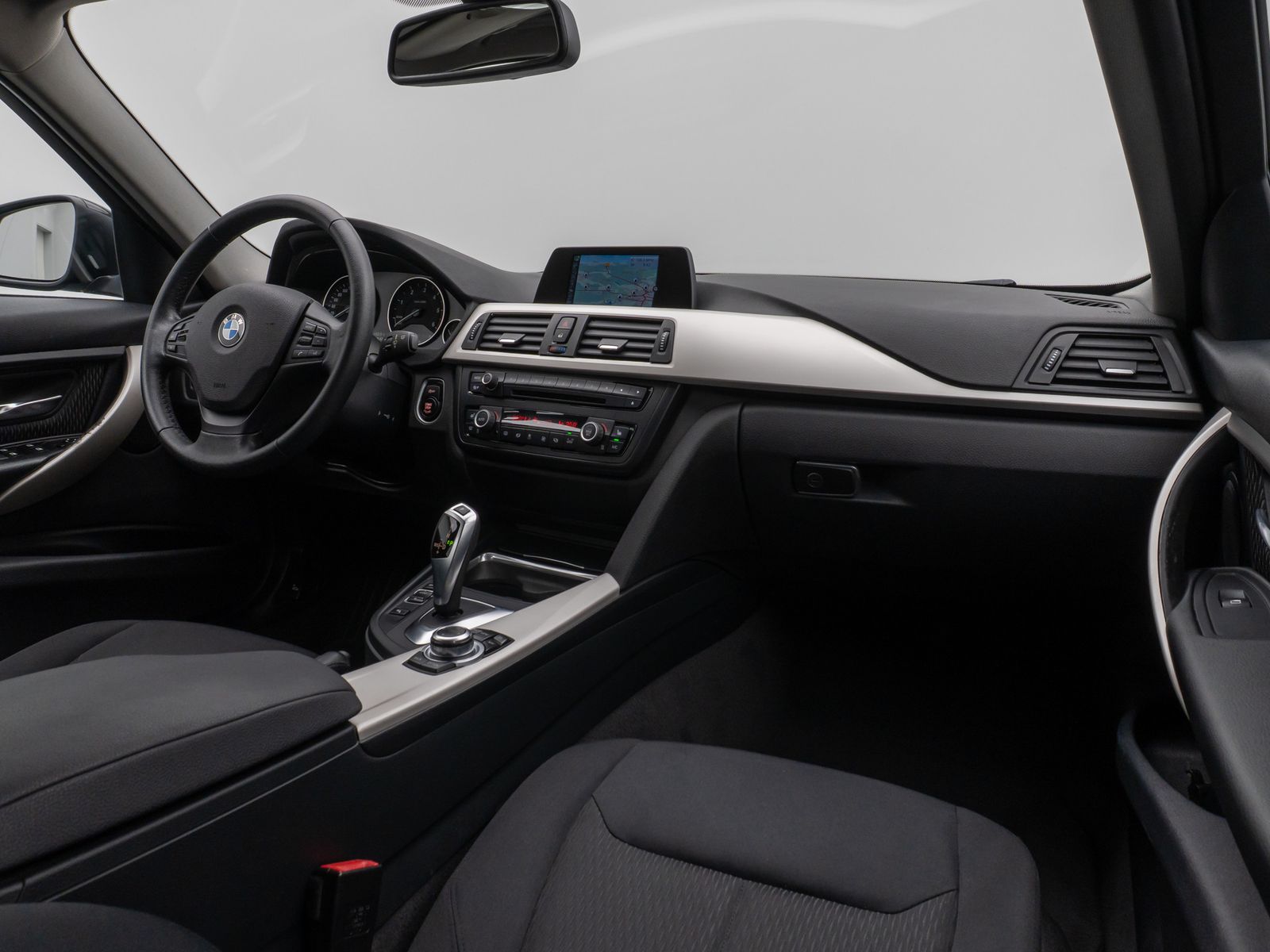 Fahrzeugabbildung BMW 320d Navi PDC Sitzhzg Xenon Geschwindigkeitsreg