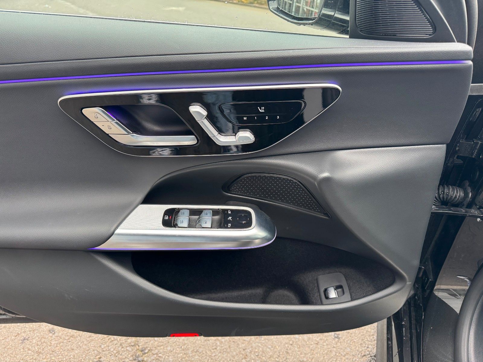 Fahrzeugabbildung Mercedes-Benz E 220d T Avantgarde+Distr+Digital+AHK+360