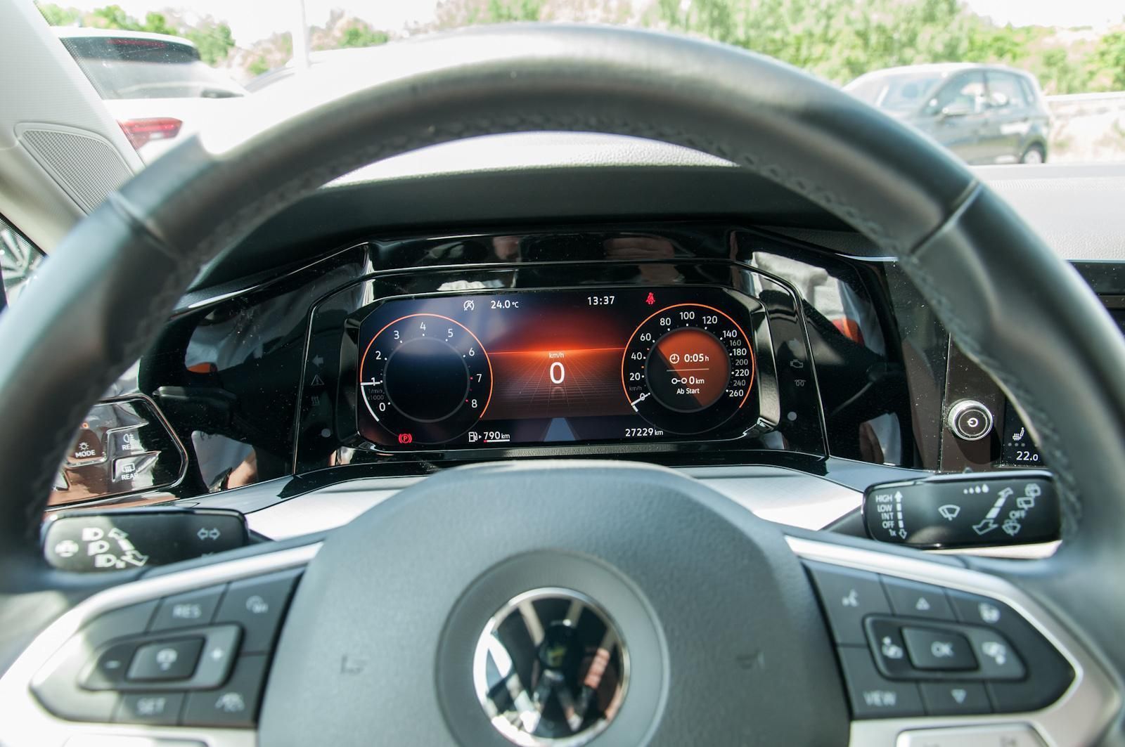 Fahrzeugabbildung Volkswagen Golf VIII 1.0 TSI Life Alu LEDScheinw. Sitzh. AC
