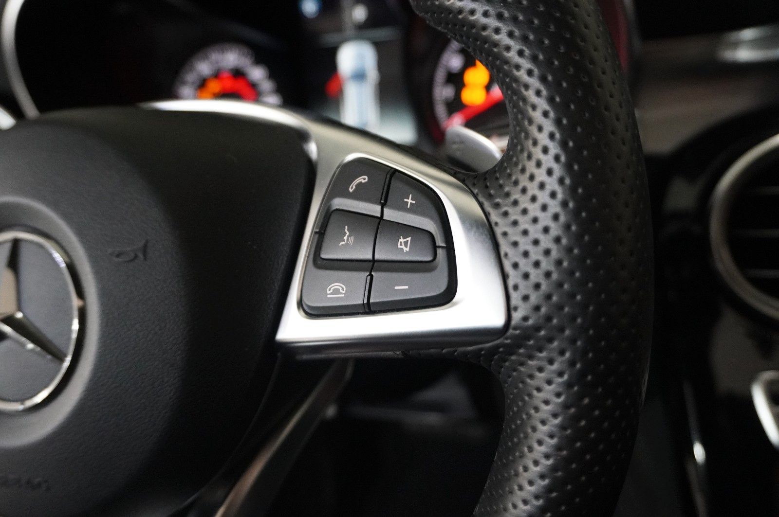 Fahrzeugabbildung Mercedes-Benz C 200 T AMG LINE 9G-TRONIC NAVI/LED/PANO./SPORT