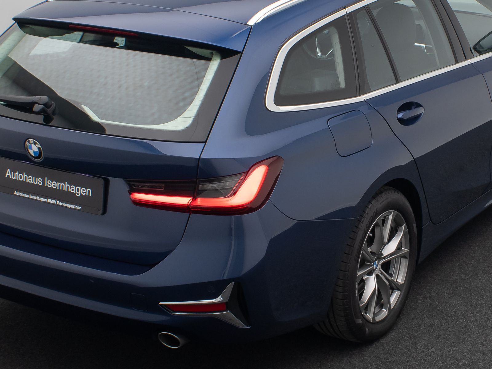 Fahrzeugabbildung BMW 318d Luxury Line DAB Alarm Geschwindigreg HiFi