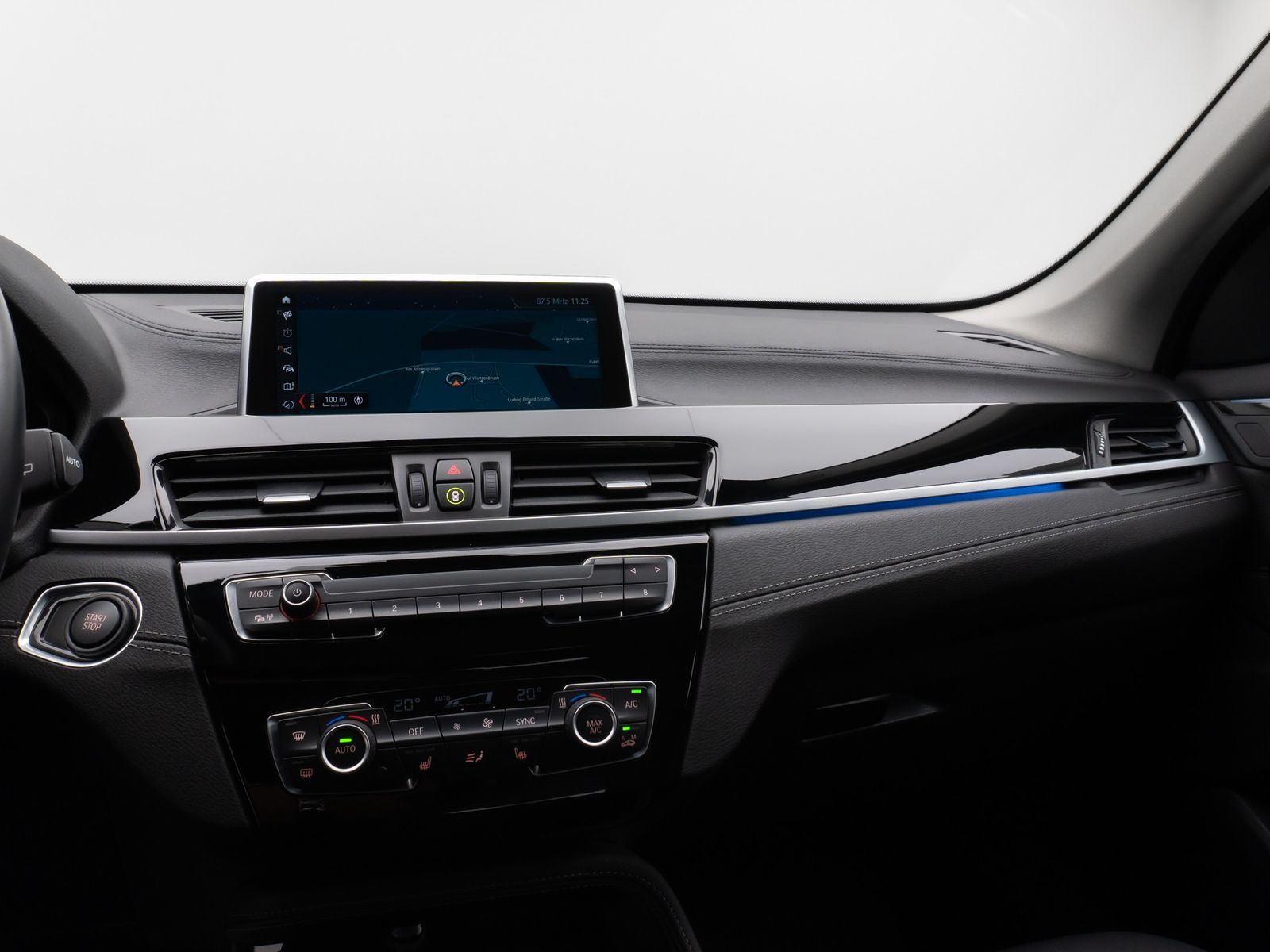 Fahrzeugabbildung BMW X1 xD25e Sport Line Kamera DAB Navi LED Komfort
