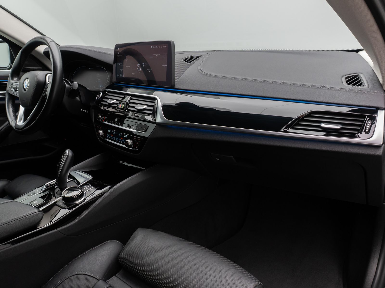 Fahrzeugabbildung BMW 530e Luxury Line 360° Laser DAB H/K SoftCl Sport