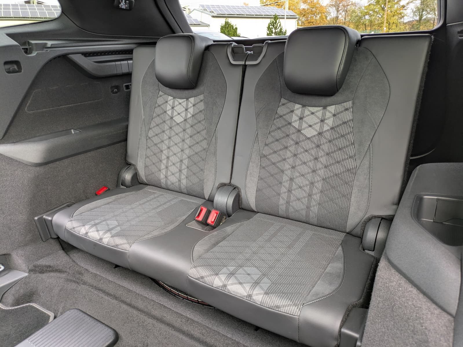 Fahrzeugabbildung Volkswagen Tayron 2.0 TDI 4M R-Line 7Si*MATRIX*AHK*PANO*HUD