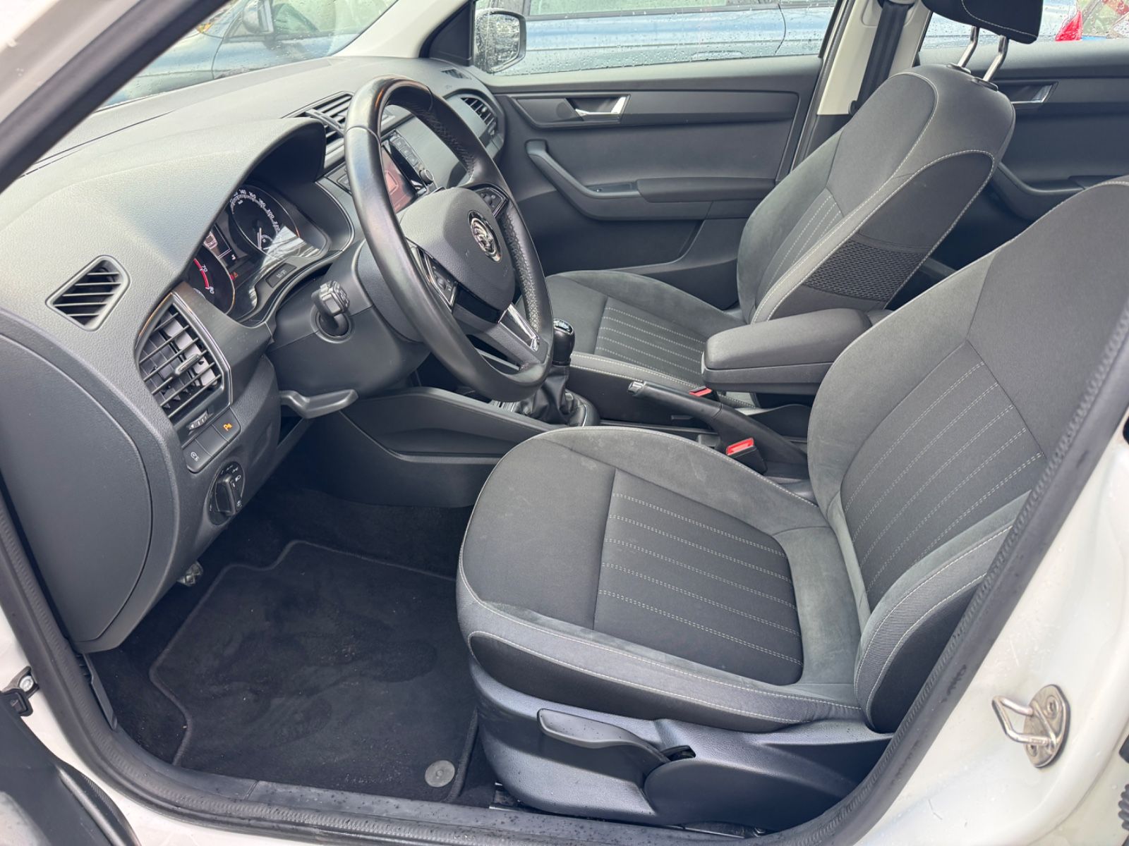 Fahrzeugabbildung SKODA Fabia Combi Style LED+Bluetooth+KeylessGo