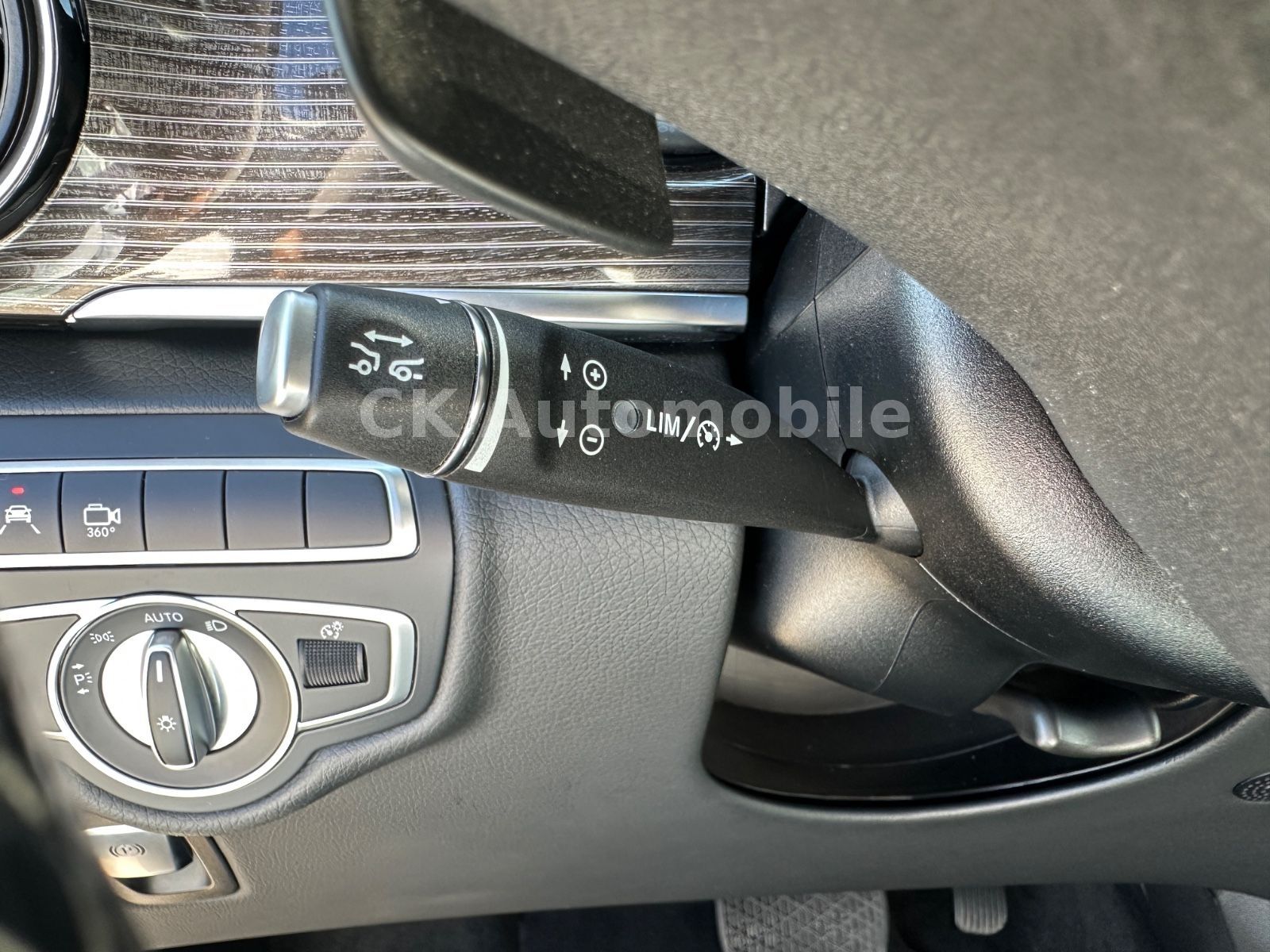 Fahrzeugabbildung Mercedes-Benz V250d AVANTGARDE EDITION 4MATIC lang/7 Sitze