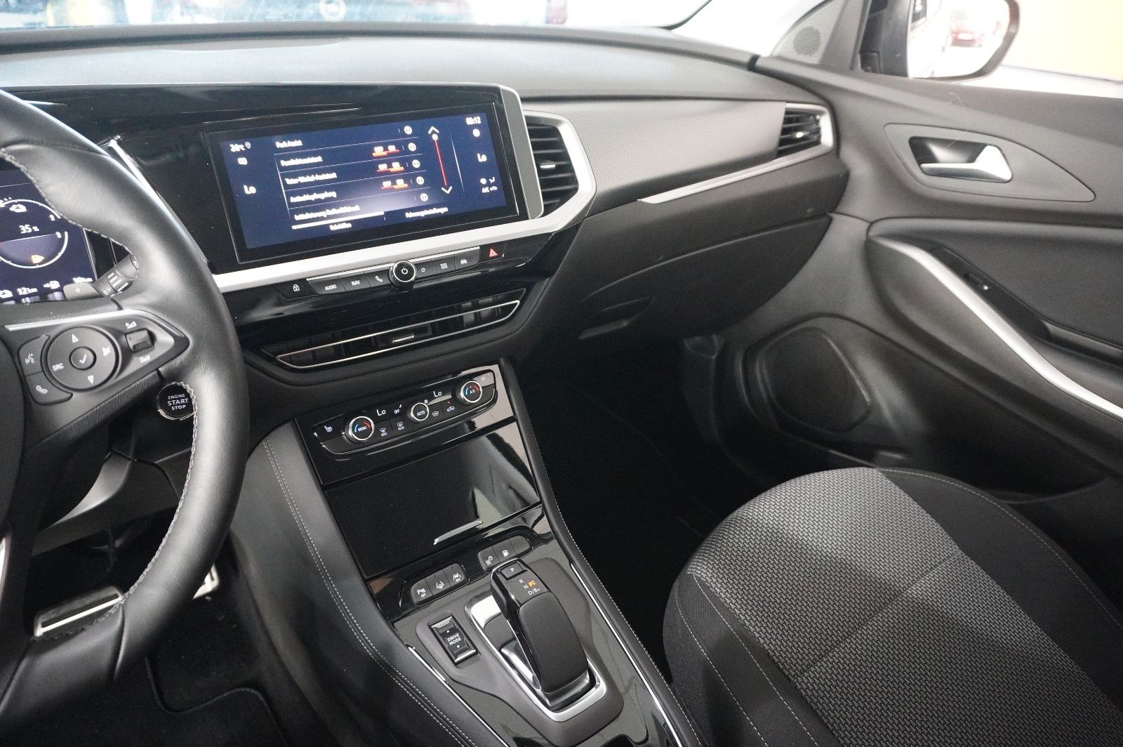 Fahrzeugabbildung Opel Grandland (X) 1.6T EDITION HYBRID NAVI/LED/VIRT.