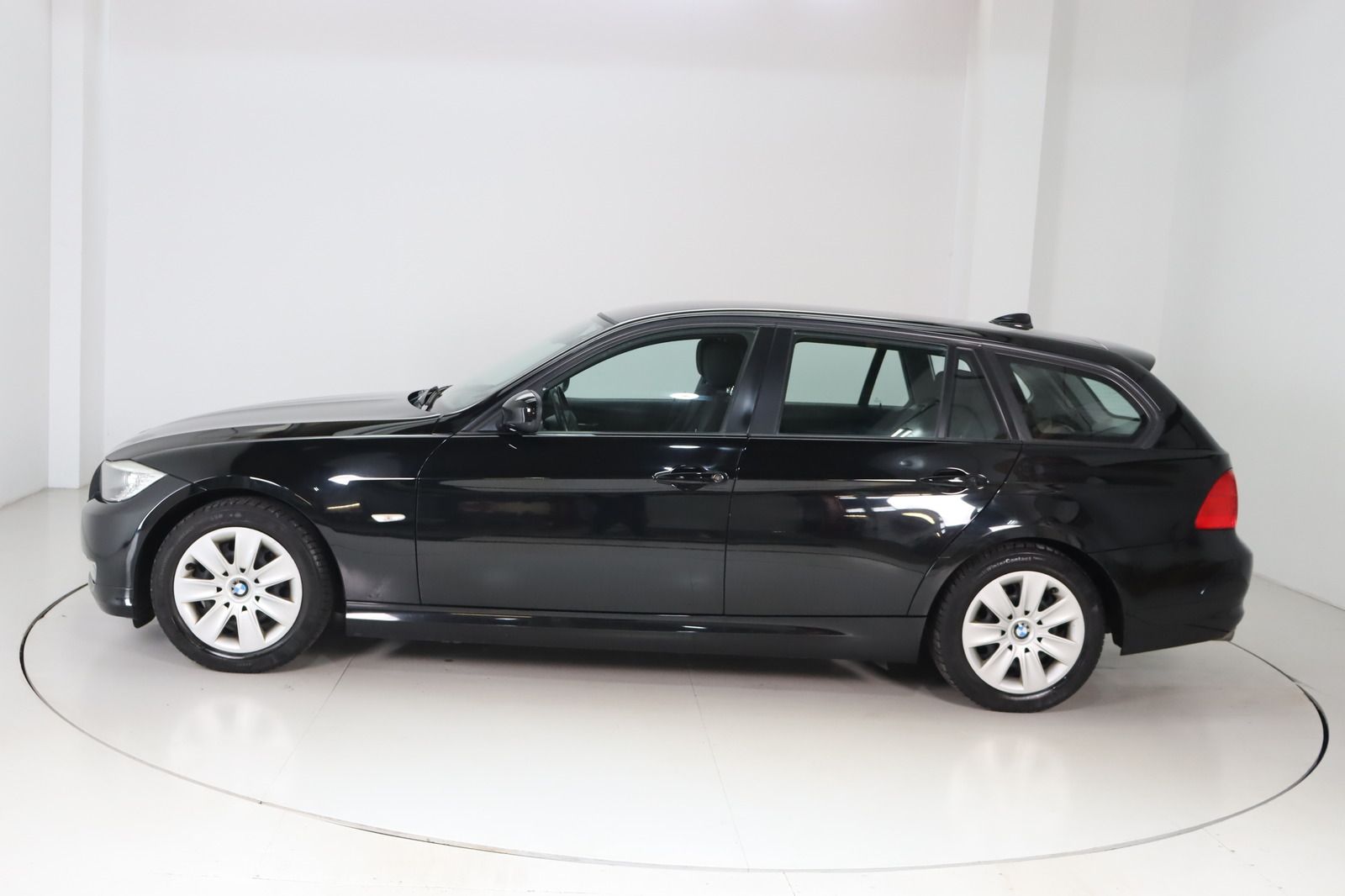 Fahrzeugabbildung BMW 320i touring * Sitzhzg. * Navi