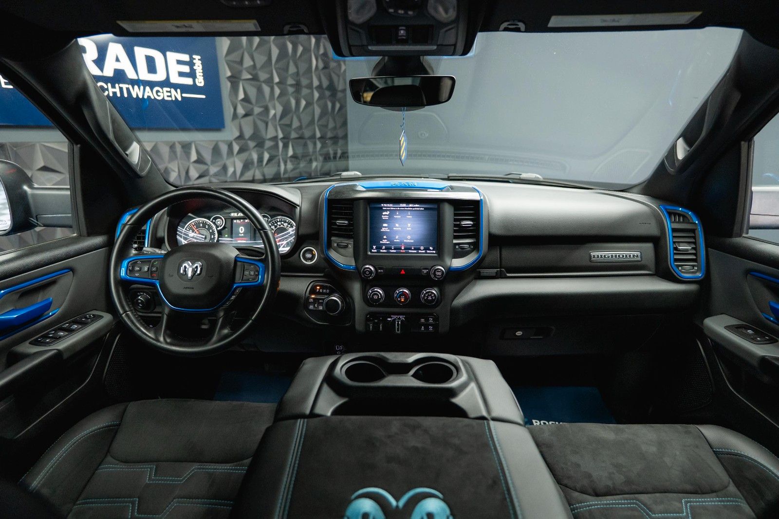 Fahrzeugabbildung Dodge RAM 5.7 V8 HEMI 4x4 OFFROAD Night-Paket *LED*
