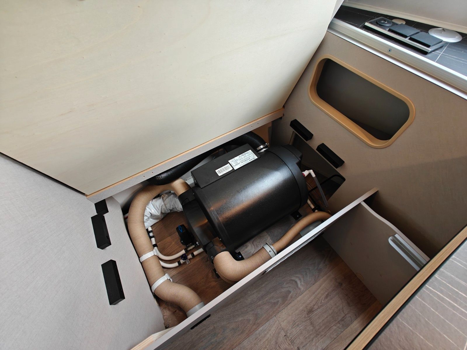 Fahrzeugabbildung HYMER / ERIBA / HYMERCAR Touring 642 Urban - JETZT 5.012€ SPAREN !