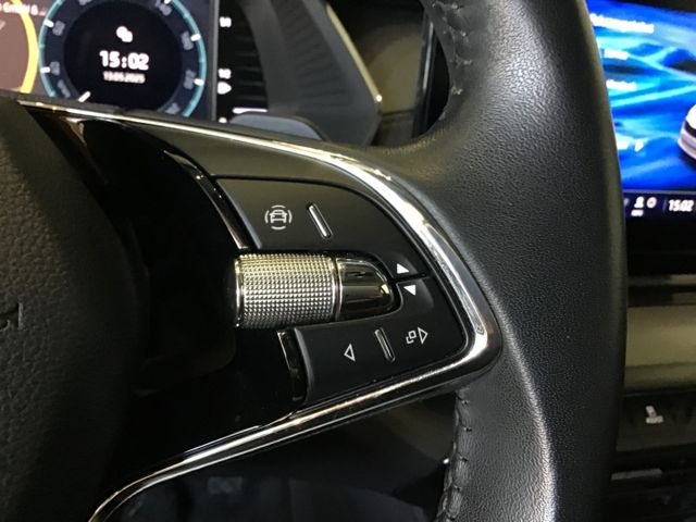 Fahrzeugabbildung Skoda Octavia Ambition 2.0 TDI Combi DSG/Navi/Tempo