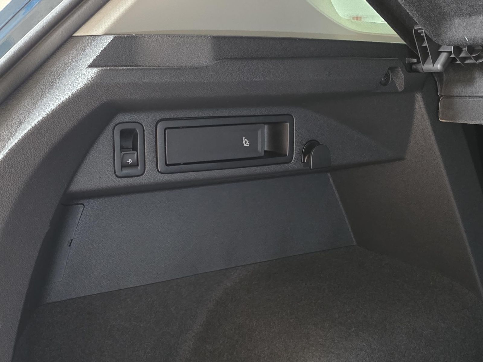 Fahrzeugabbildung Volkswagen Tiguan 1.5 DSG /Virtual/LED/Navi/Spur/FsHz/Ahk