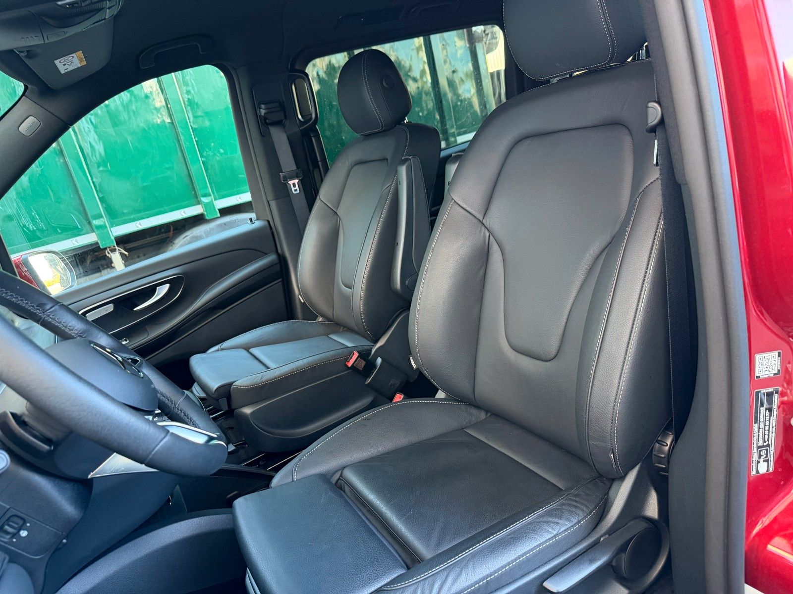 Fahrzeugabbildung Mercedes-Benz V 300 d AVA 4MATIC Liege AHK2,5to AIRMATIC Stdh