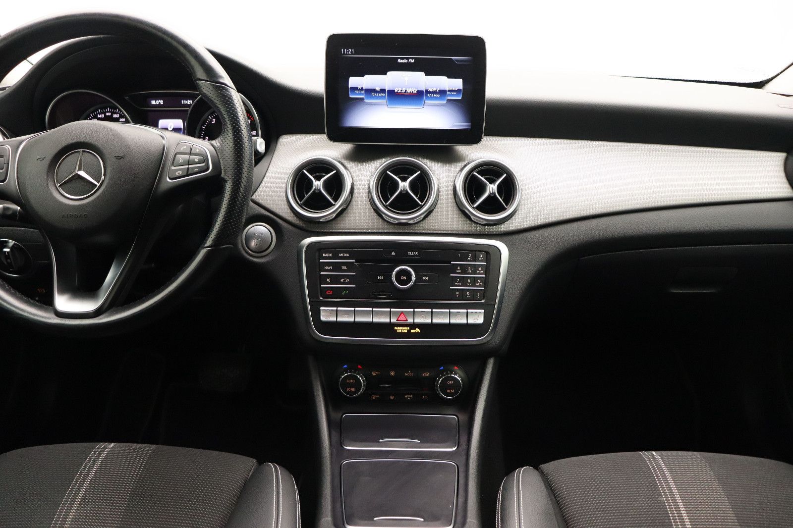 Fahrzeugabbildung Mercedes-Benz GLA 220 d 4Matic AHK NAVI KAMERA LED