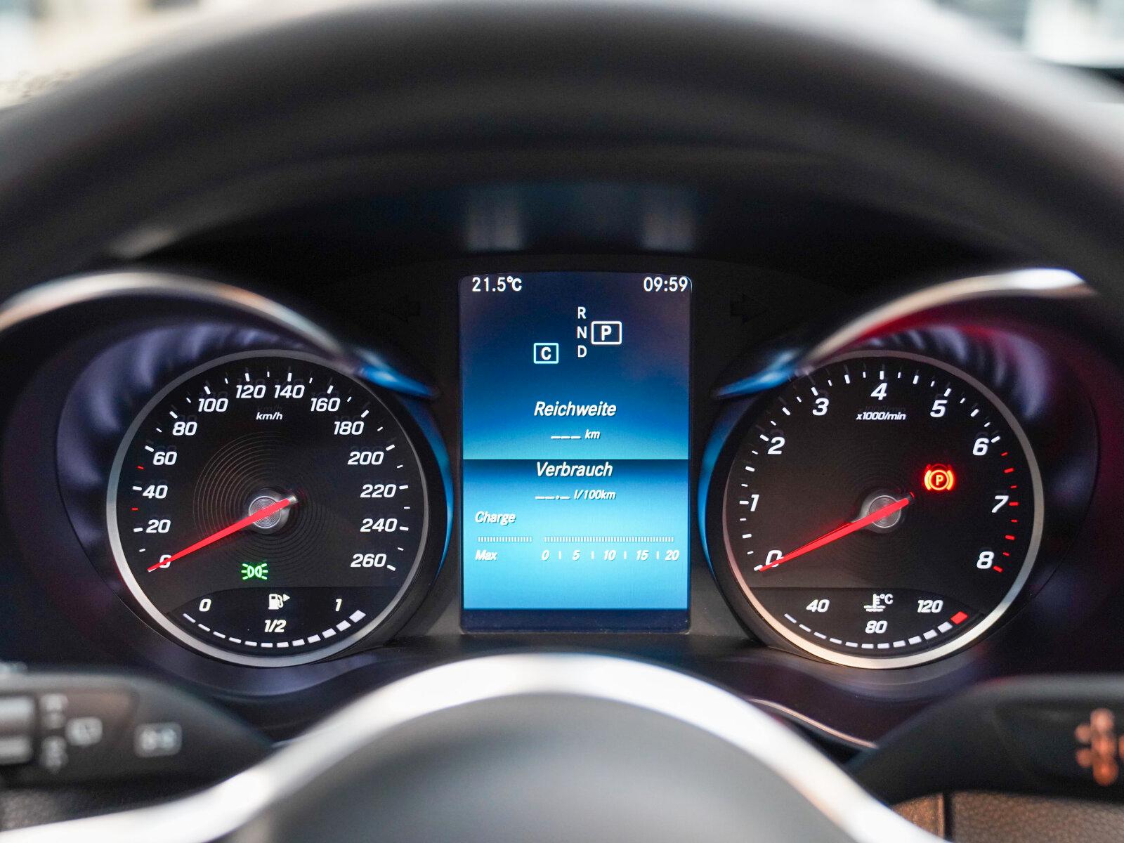 Mercedes-Benz C 180 T AVANTGARDE Panorama Multibeam AHK Totwin