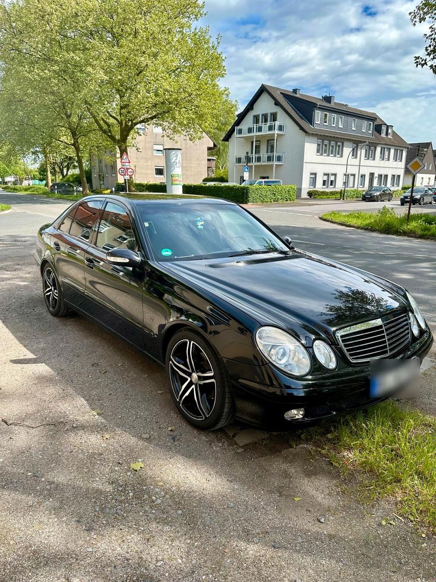 Mercedes-Benz E 240