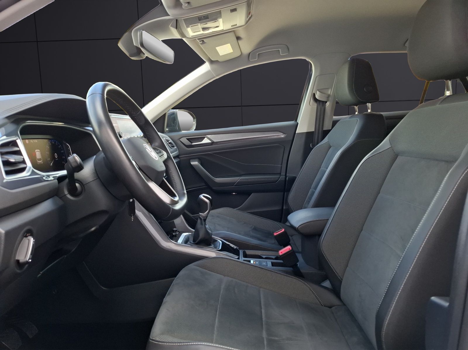 Fahrzeugabbildung Volkswagen T-Roc TSI Style LED Navi AID ACC Park-Assist SH