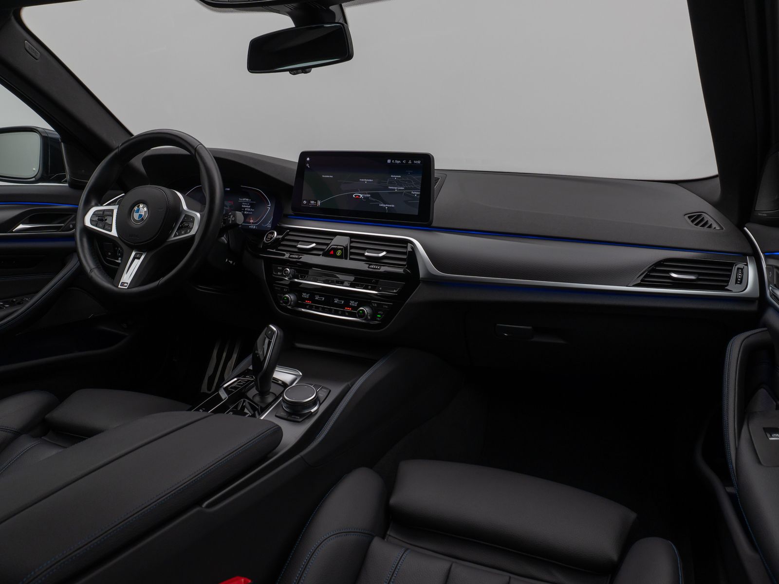 Fahrzeugabbildung BMW 530d xD M Sport Kamera HUD DAB H/K Komfort Alarm