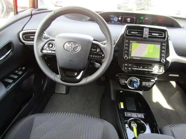 Fahrzeugabbildung Toyota Prius Plug-in Hybrid mit Solar-Dach